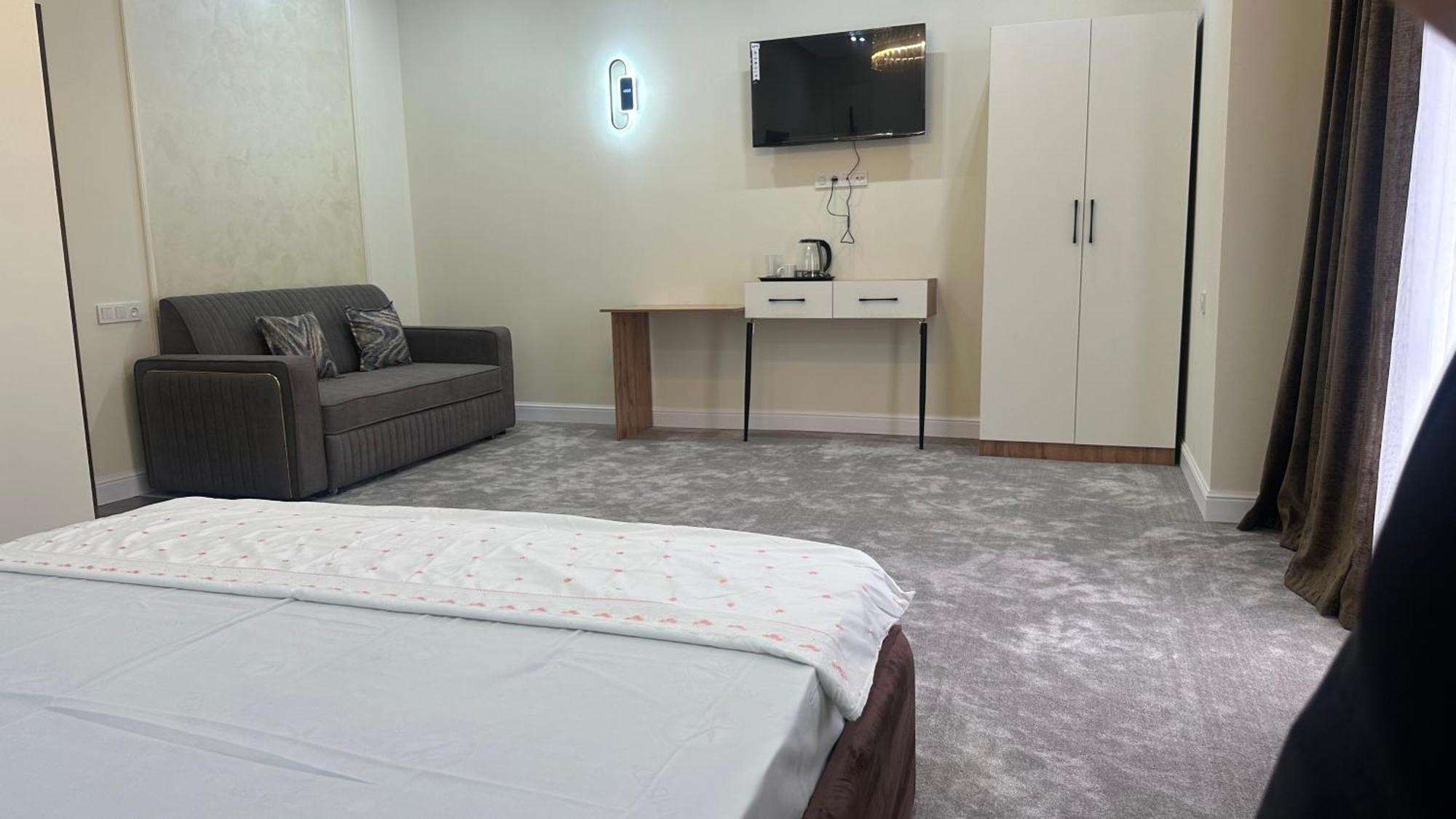 Nazar Hotel & Hostel Turkistan Buitenkant foto